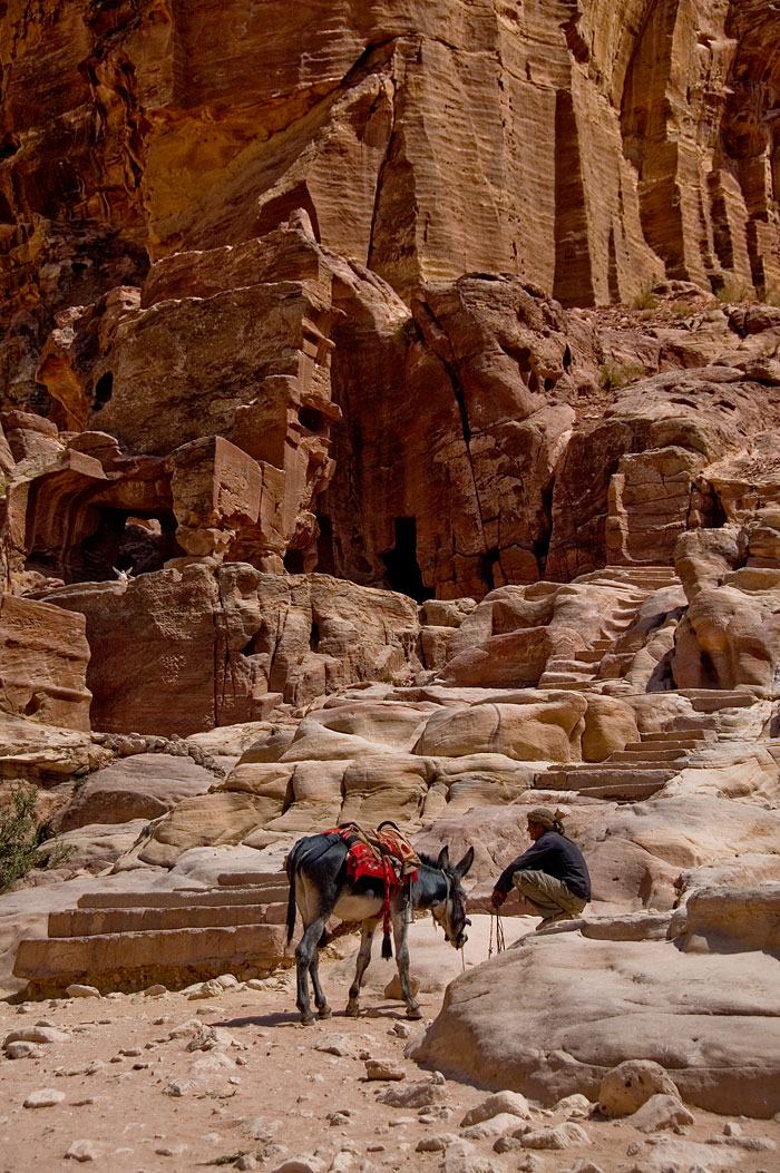 Los beduinos y sus ancestros han acampado en Petra por siglos, y conocen el lugar y sus secretos.