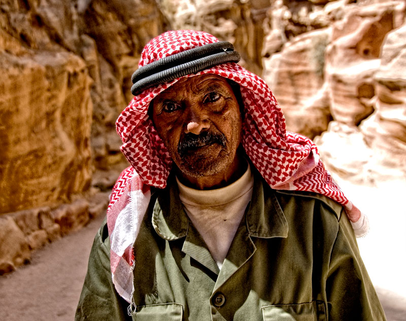 petra10 Nose si sera el lugar, pero mi bolsillo se ablando al entrar a la ciudad, el ancianito me vendio tambien una "moneda romana" susurrandome al oido como si fuese un secreto que el se la encontro y me la vendia de contrabando.